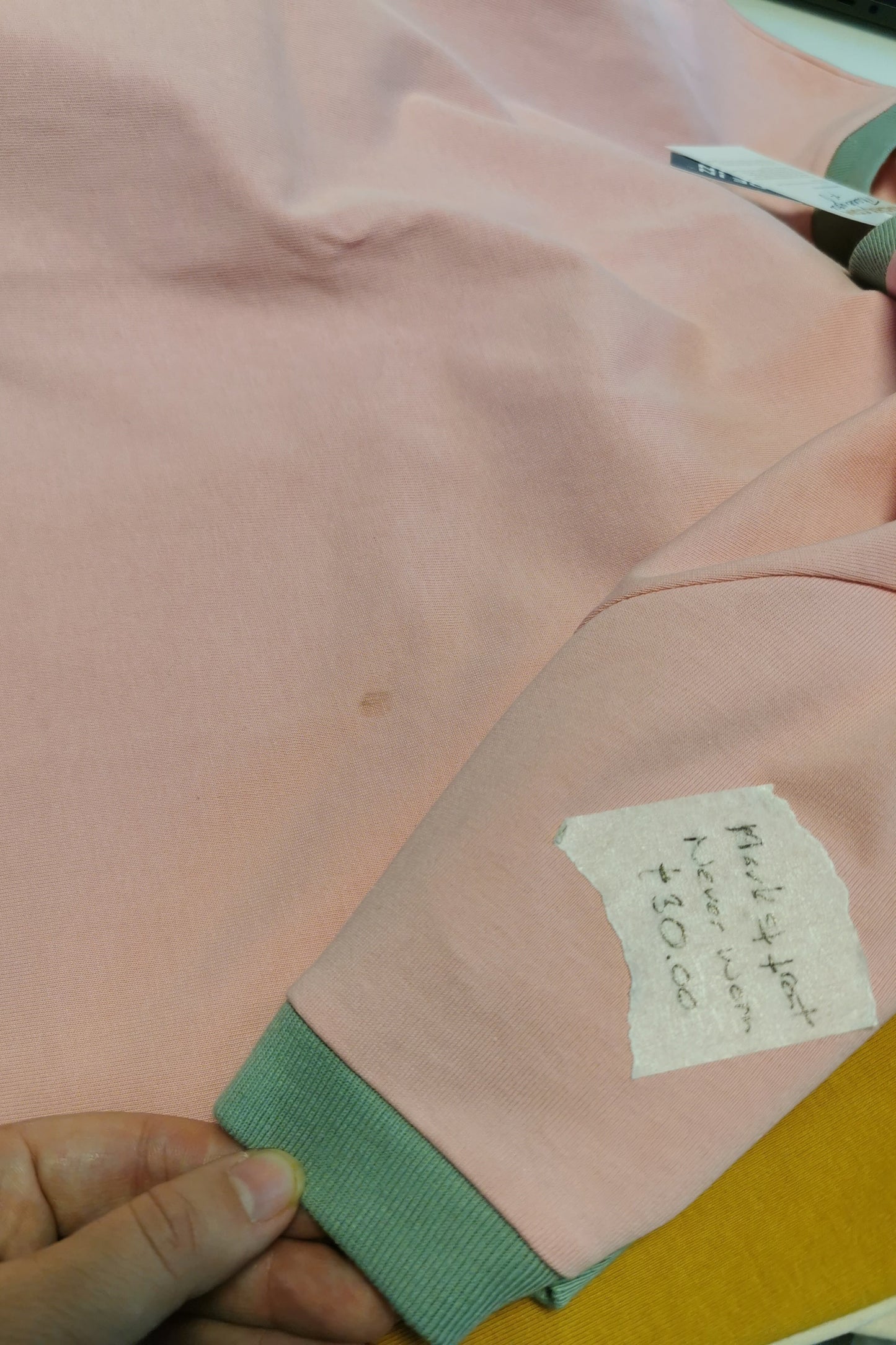 Short-sleeved cotton tee in baby pink with mint green