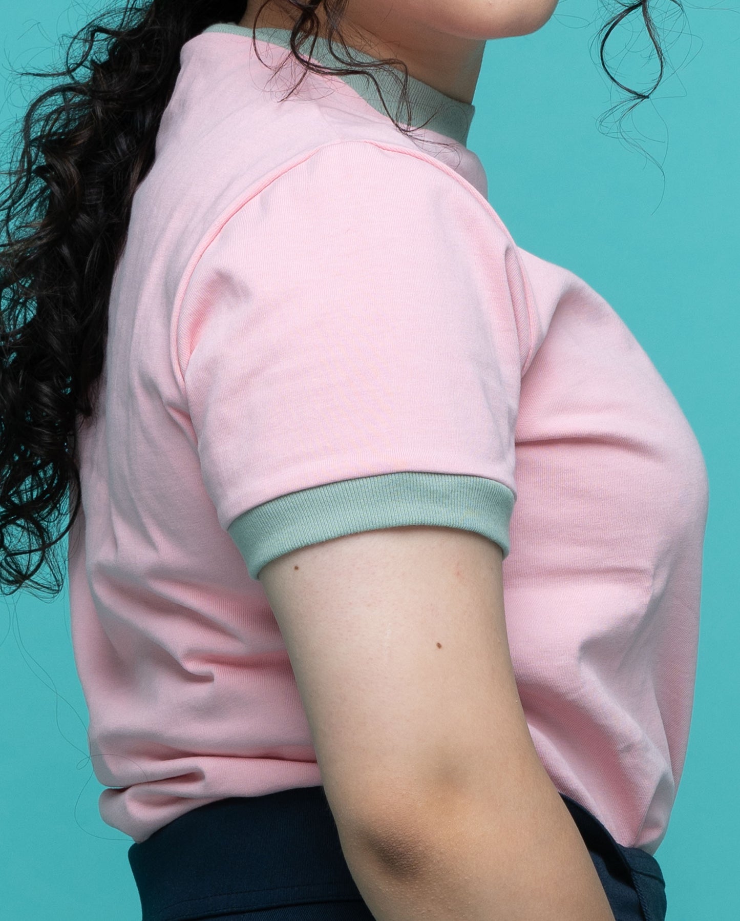 Short-sleeved cotton tee in baby pink with mint green