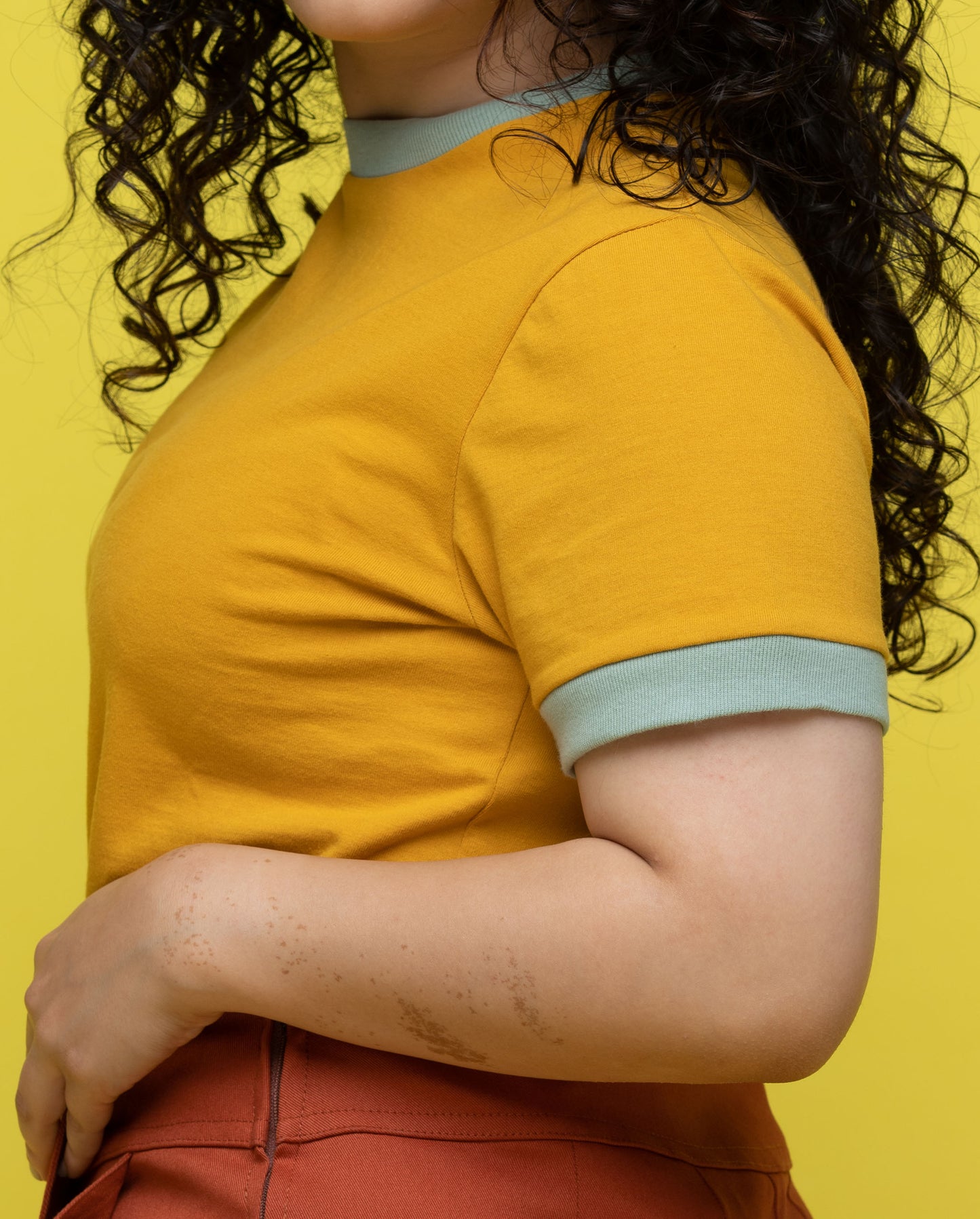 [Sample Sale] Short-sleeved cotton tee in Portuguese yellow with mint green